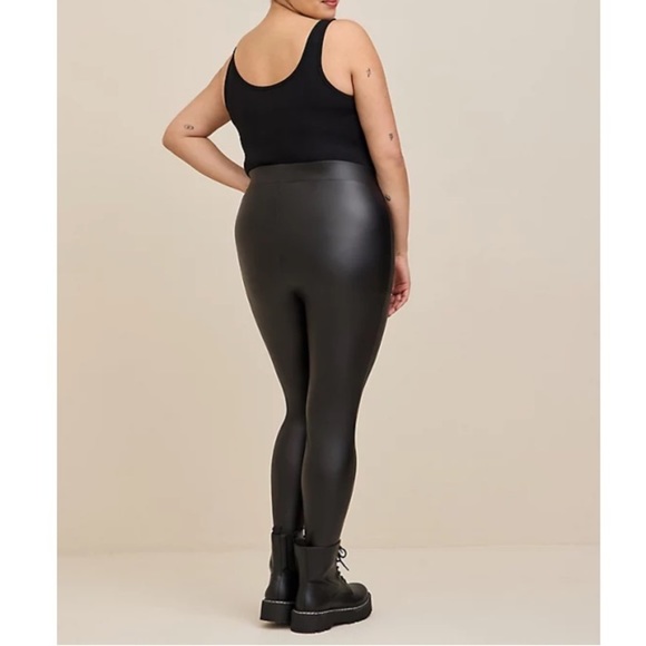 TORRID NWT FULL LENGTH COMFORT WAIST PU LEGGING - Picture 2 of 4